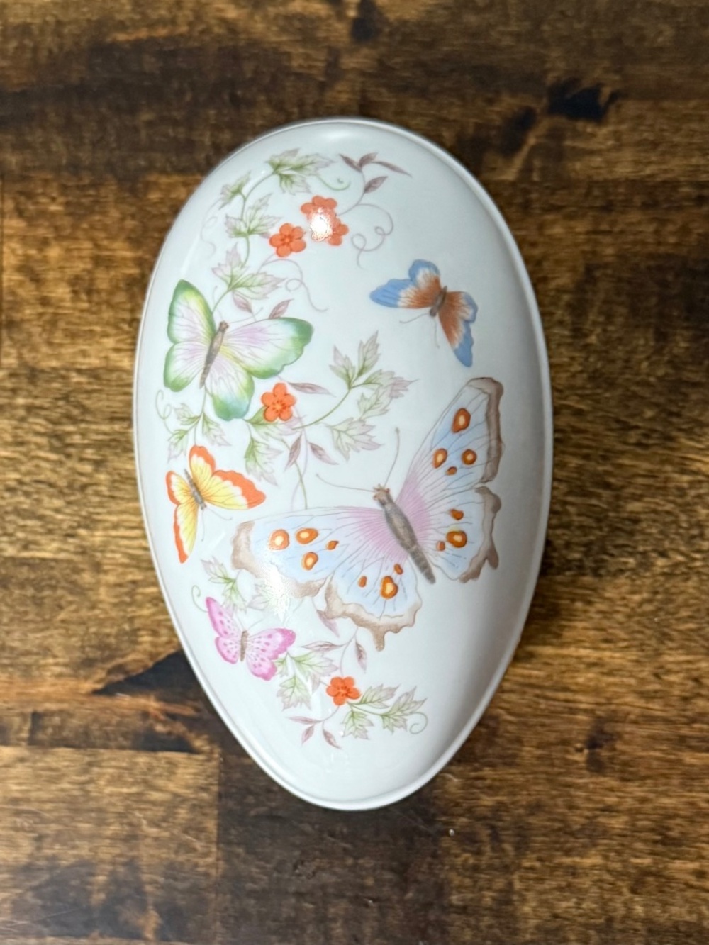 VINTAGE Avon ‘Butterfly Fantasy’ Porcelain Treasure Egg, Trinket Box